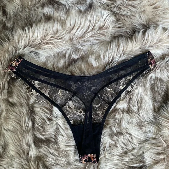 Victoria's Secret Lace Unlined Front Close Plunge Bra and Thong Panty Set - Picture 12 of 14